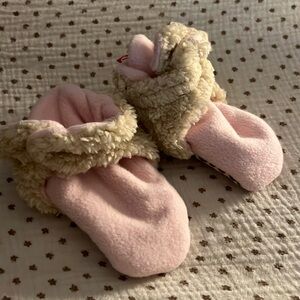 Zutano Sherpa Booties